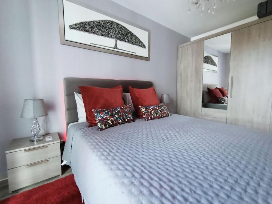 Appartement 4 Pieces - La Rose Des Yvelines - Classe 3 Etoiles Trappes Exteriér fotografie