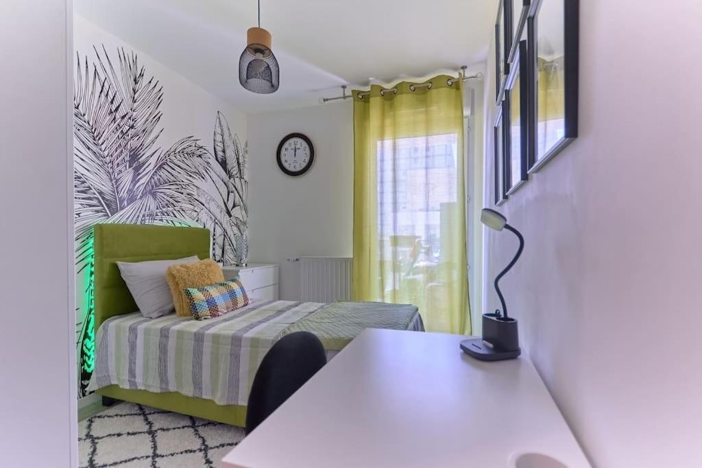 Appartement 4 Pieces - La Rose Des Yvelines - Classe 3 Etoiles Trappes Exteriér fotografie