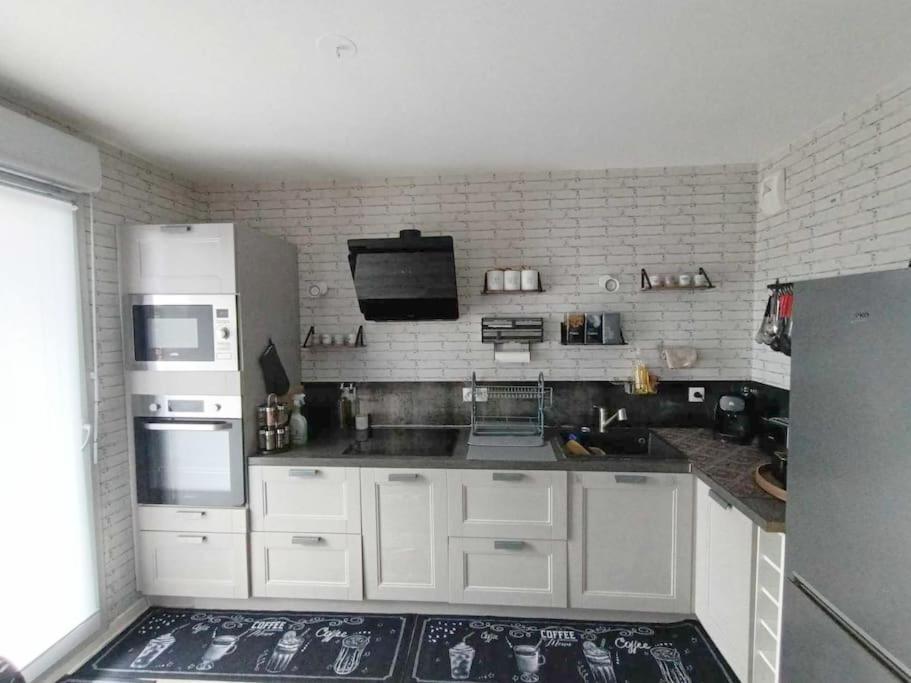 Appartement 4 Pieces - La Rose Des Yvelines - Classe 3 Etoiles Trappes Exteriér fotografie