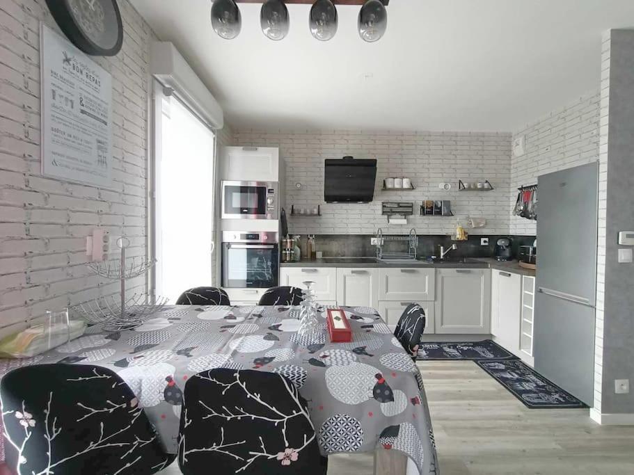 Appartement 4 Pieces - La Rose Des Yvelines - Classe 3 Etoiles Trappes Exteriér fotografie