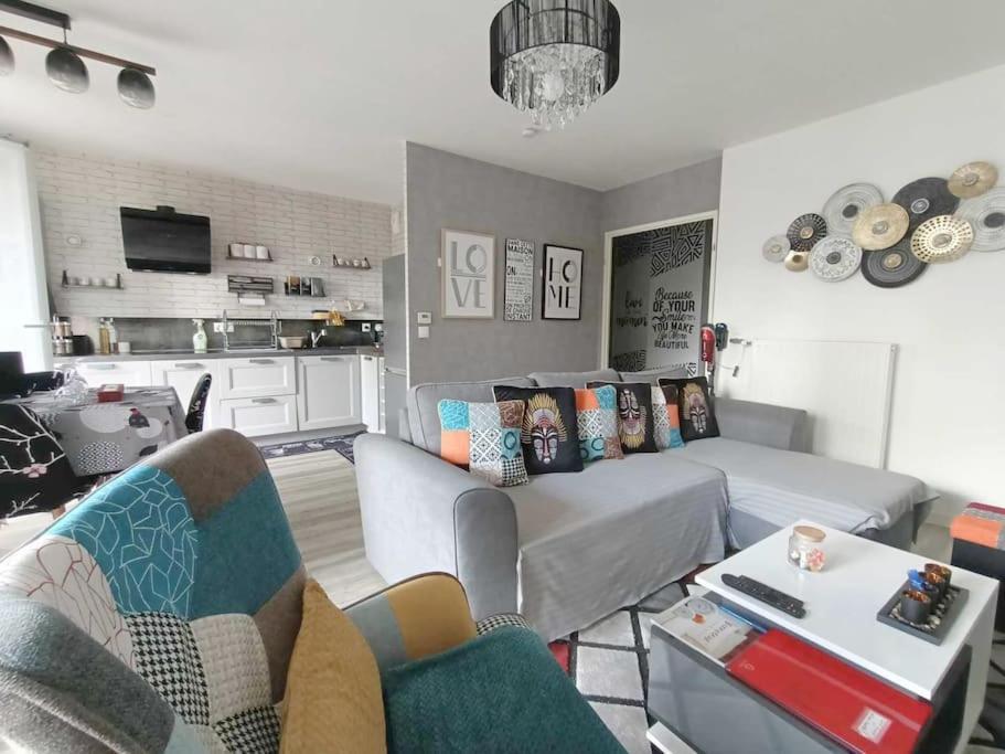 Appartement 4 Pieces - La Rose Des Yvelines - Classe 3 Etoiles Trappes Exteriér fotografie