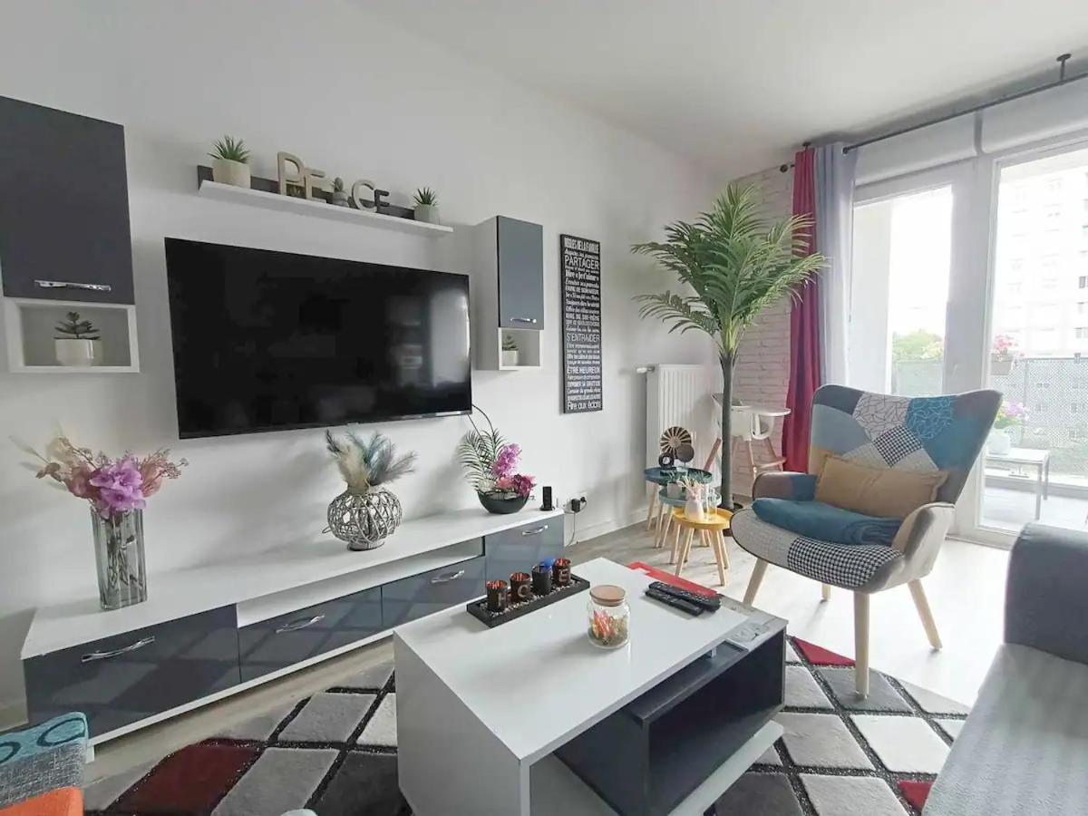 Appartement 4 Pieces - La Rose Des Yvelines - Classe 3 Etoiles Trappes Exteriér fotografie